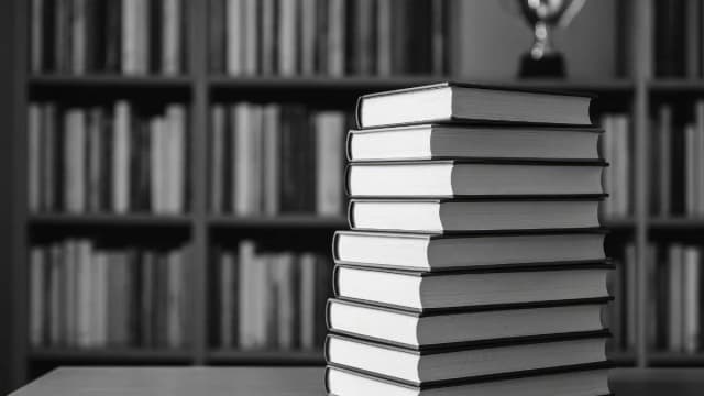 Best Habit Books: 9 Proven Reads That Actually Work